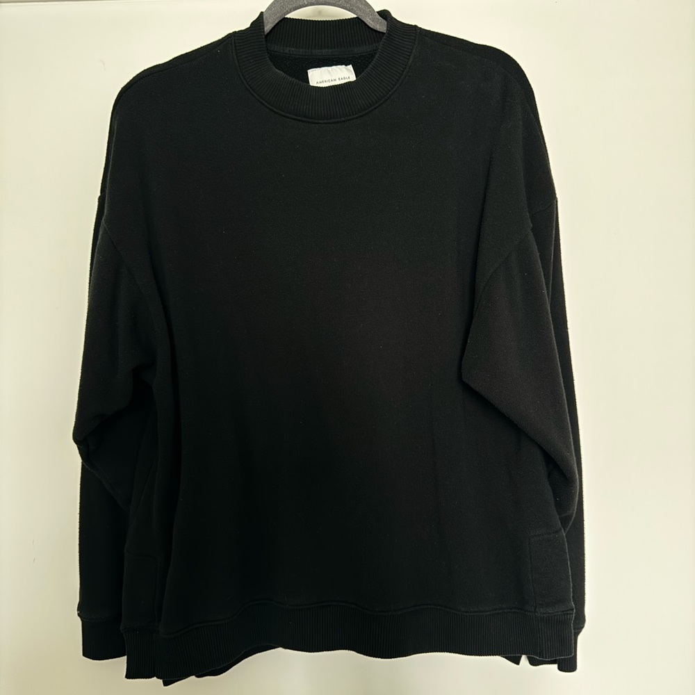 American Eagle black crew neck pullover size M